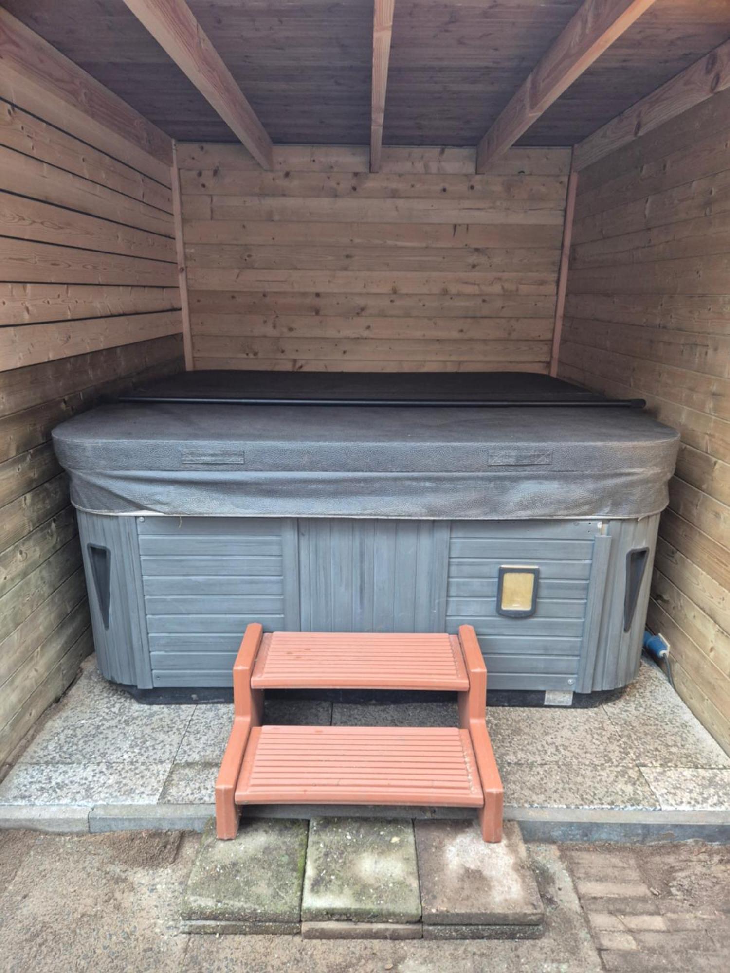 Luxe Boshuisje Met Prive Wellness & Jacuzzi Op De Veluwe Ermelo Exterior foto
